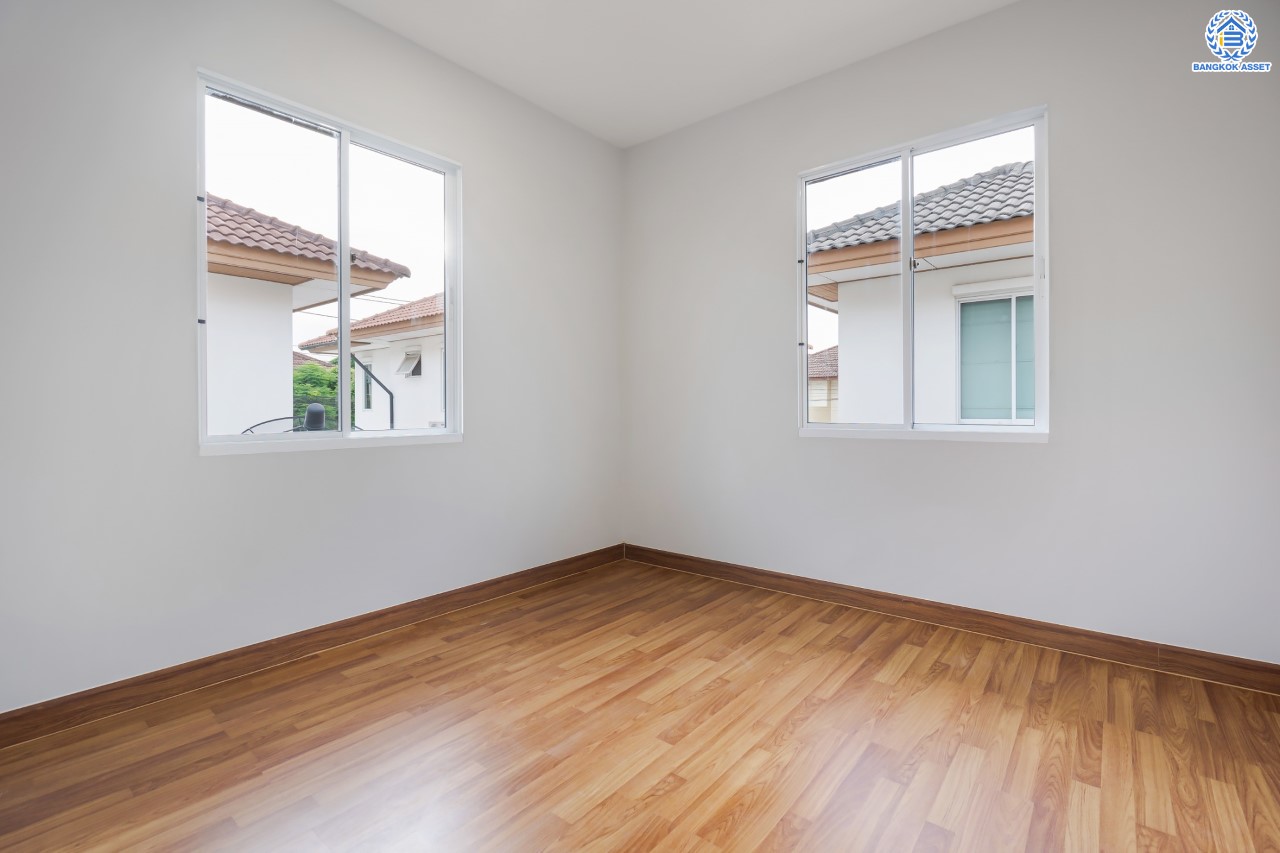 บ้านเดี่ยวมือสองนนทบุรี ม.ฮาบิเทีย ราชพฤกษ์-345 จากแบรนด์คุณภาพ Sansiri เนื้อที่ 50 ตร.ว. ฟังก์ชัน 3 ห้องนอน 2 ห้องน้ำ จอดรถได้ 2 คัน บนทำเลติดถนนใหญ่ 345 พร้อมเชื่อมสู่ราชพฤกษ์, แจ้งวัฒนะ และติวานนท์ ฯลฯ ได้อย่างรวดเร็ว ใกล้ทางด่วน "ศรีสมาน" และรายล้อมด้วยสิ่งอำนวยความสะดวกครบ